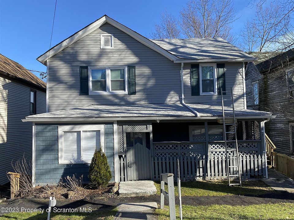 1st image of 734 Delaware St