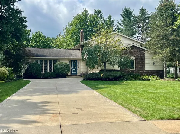 37100 Valley Forge Dr, Solon, OH 44139