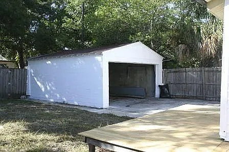 3 bed, 888 sqft, $2,300 — Photo 3