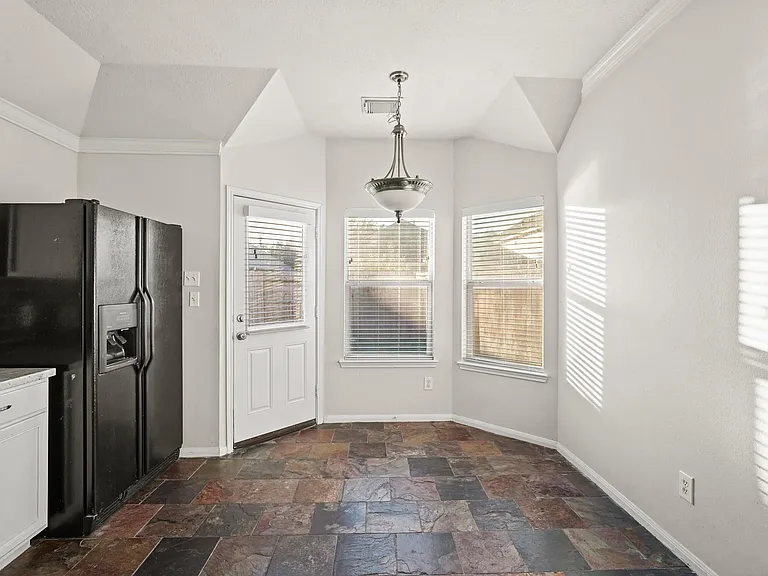 5823 Creektrace Ln — Photo 12