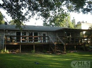 828 Shoreline Dr, West Tawakoni, TX 75474