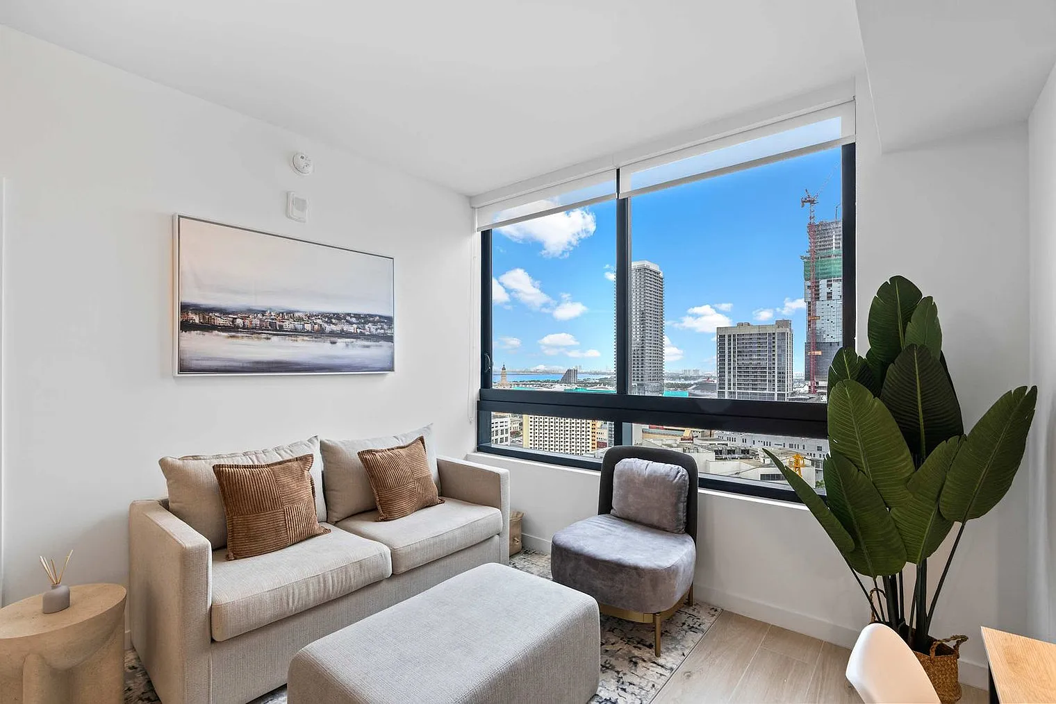 1 bed, 1.0 bath, 613 sqft, $2,727 — Photo 1