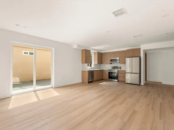 5910 Mammoth Ave, Van Nuys, CA 91401