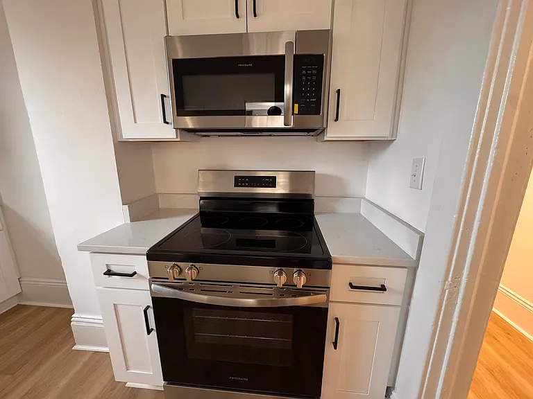 1144 Tompkins Ave SE — Photo 9