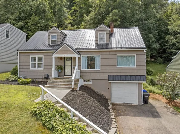 412 Lyndale Dr, Vestal, NY 13850