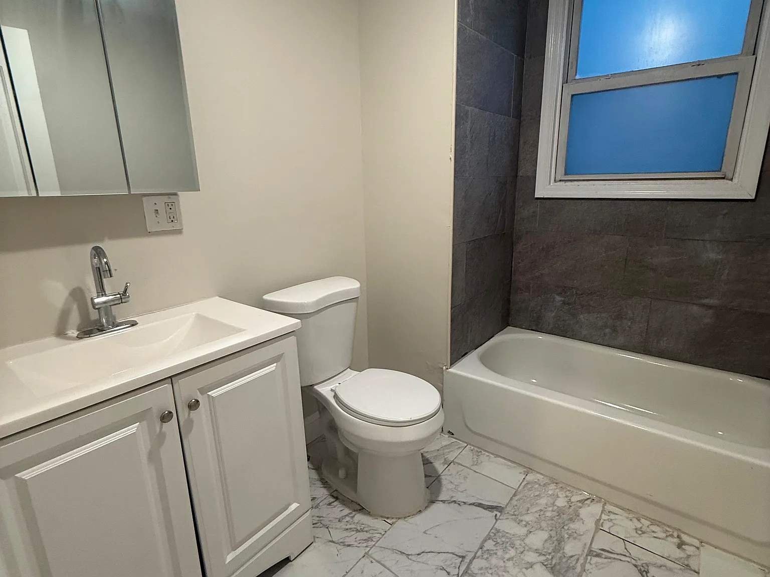 4 bed, $2,450 — Photo 3