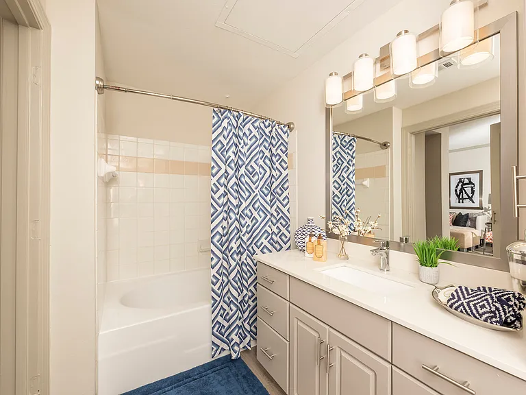 Woodbridge Villas — Photo 8