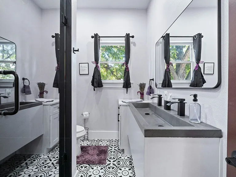 709 W 14th St #2 — Photo 30