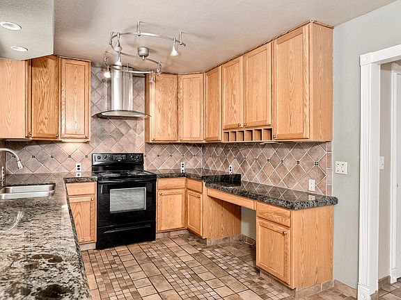 3rd image of 63340 Palm Canyon Dr
