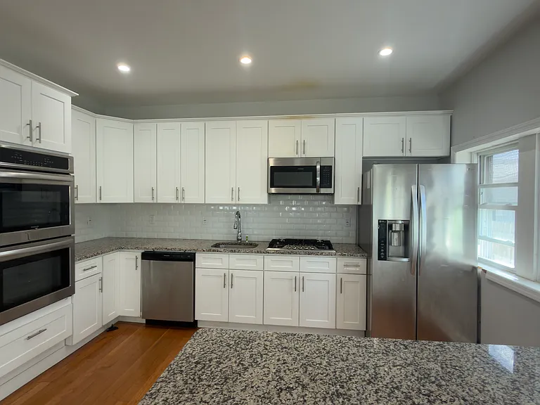 10 Greenwich Ave — Photo 11