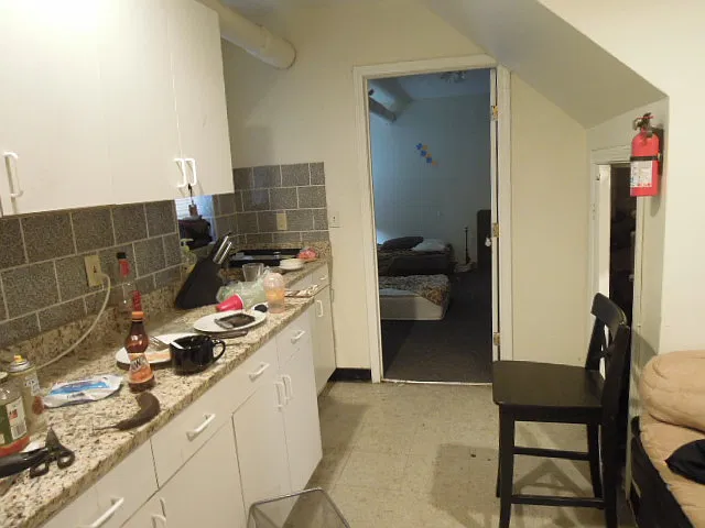 2 bed, 800 sqft, $3,200 — Photo 2