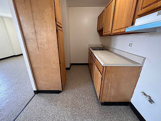 5th image of 2929 W 30th St #10D