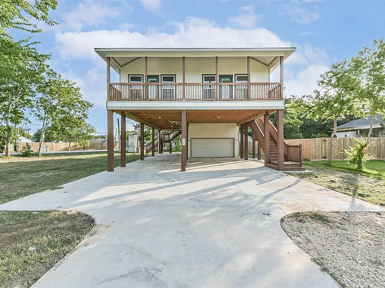 3420 Sunrise Dr — Photo 2