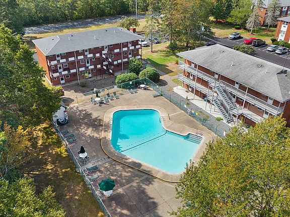 2nd image of E2 Colonial Dr #4