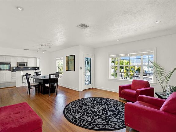 3rd image of 504 Fairview Rd