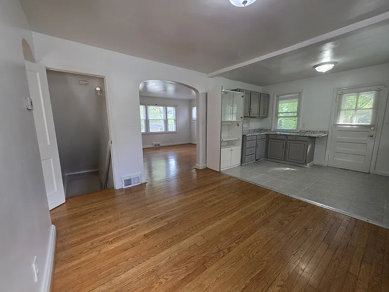 2100 Northland Rd — Photo 3