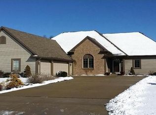 3262 W Yorkshire Cir, Franklin, WI 53132