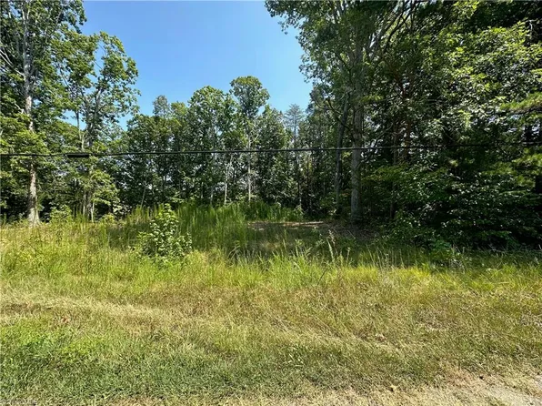 6825B Red Bank Rd, Germanton, NC 27019