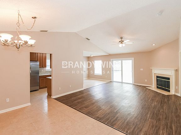 5th image of 1751 Saw Lake Dr