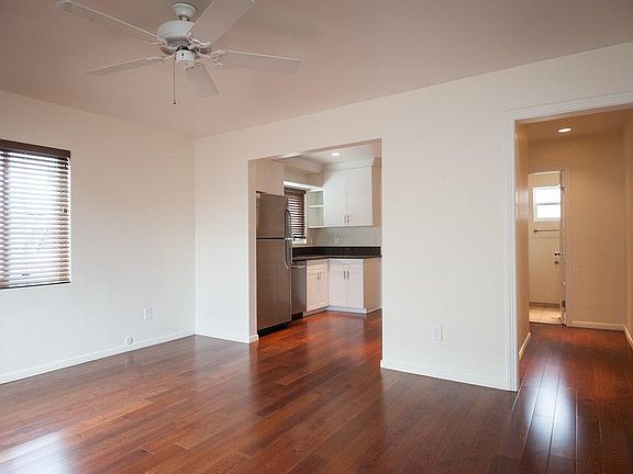 4th image of 914 Emerald St Unit 1/2