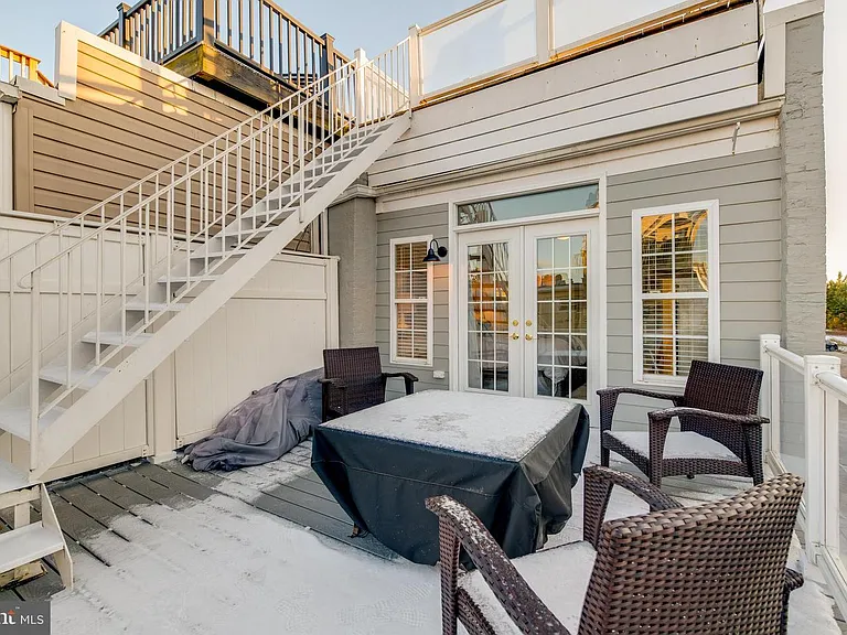 142 W Clement St — Photo 32