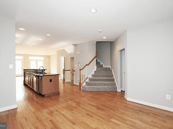 5th image of 335 Parkview Ave