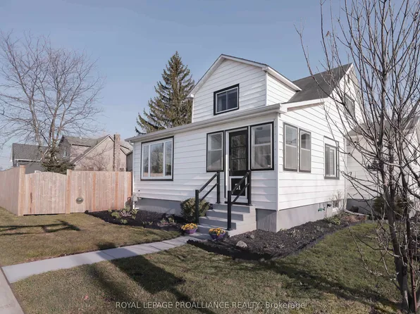 31 Elizabeth St, Brighton, ON K0K 1H0