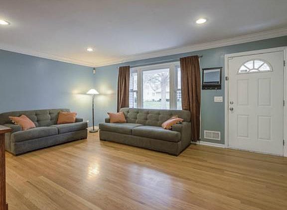 4th image of 6015 Kenwood Ave