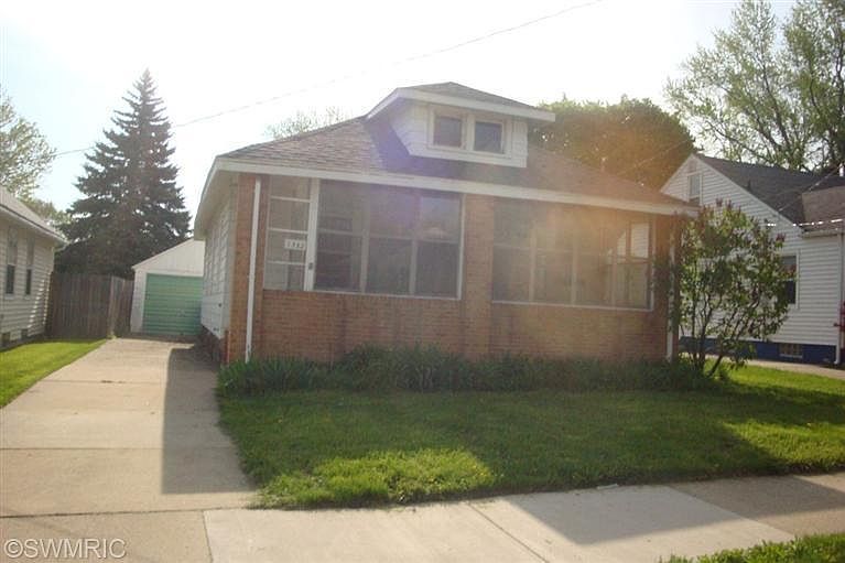 1st image of 1352 Houseman Ave NE