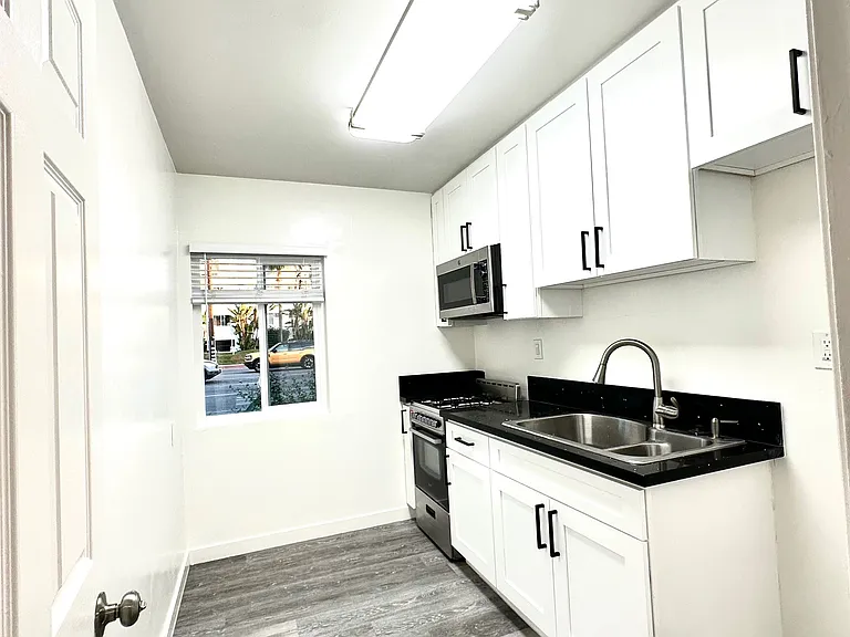 Kingston Apartments — Photo 9