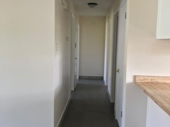5th image of 105 Pin Oak Dr