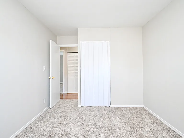 647 Bellaire Ct — Photo 19