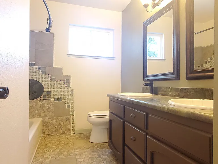 16745 Spring Hill Ct — Photo 9