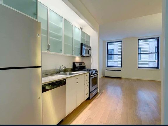 3rd image of 37 Wall St APT 16T