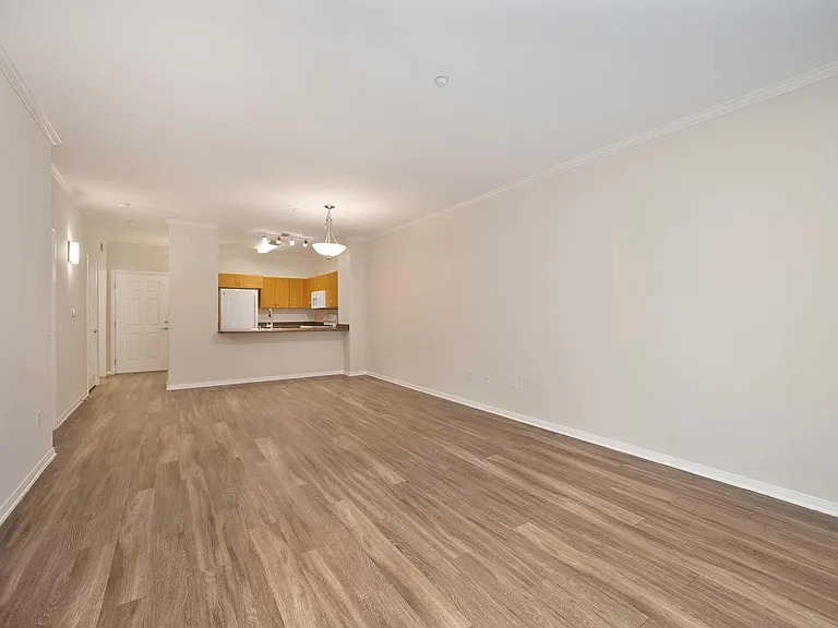 Mission Hills Apartments — Photo 8