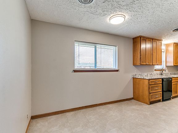 5th image of 214 Thompson Dr