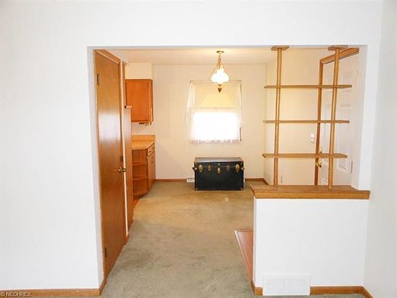 5th image of 3245 Maplecrest St