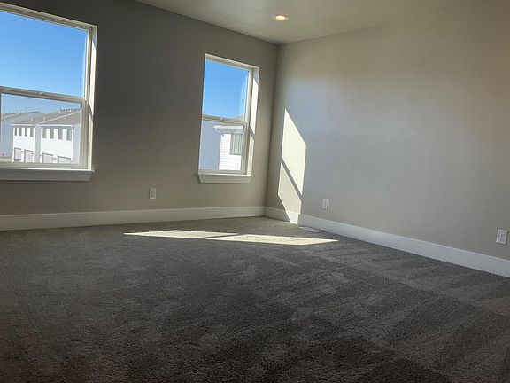 4th image of 1378 Pine Crest Dr