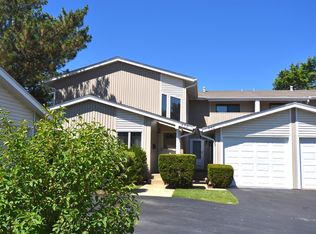 530 Queens Ct, Schaumburg, IL 60193