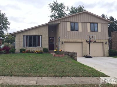 702 Yorkshire Dr, Washington, IL, 61571