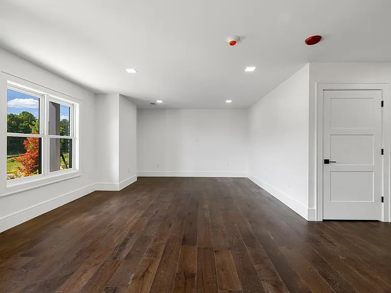 1281 E Main St #3 — Photo 7