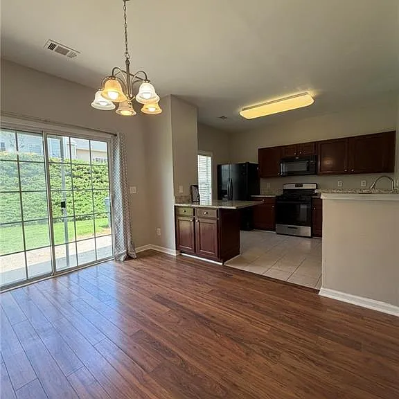 1059 Prestwyck Ct — Photo 3