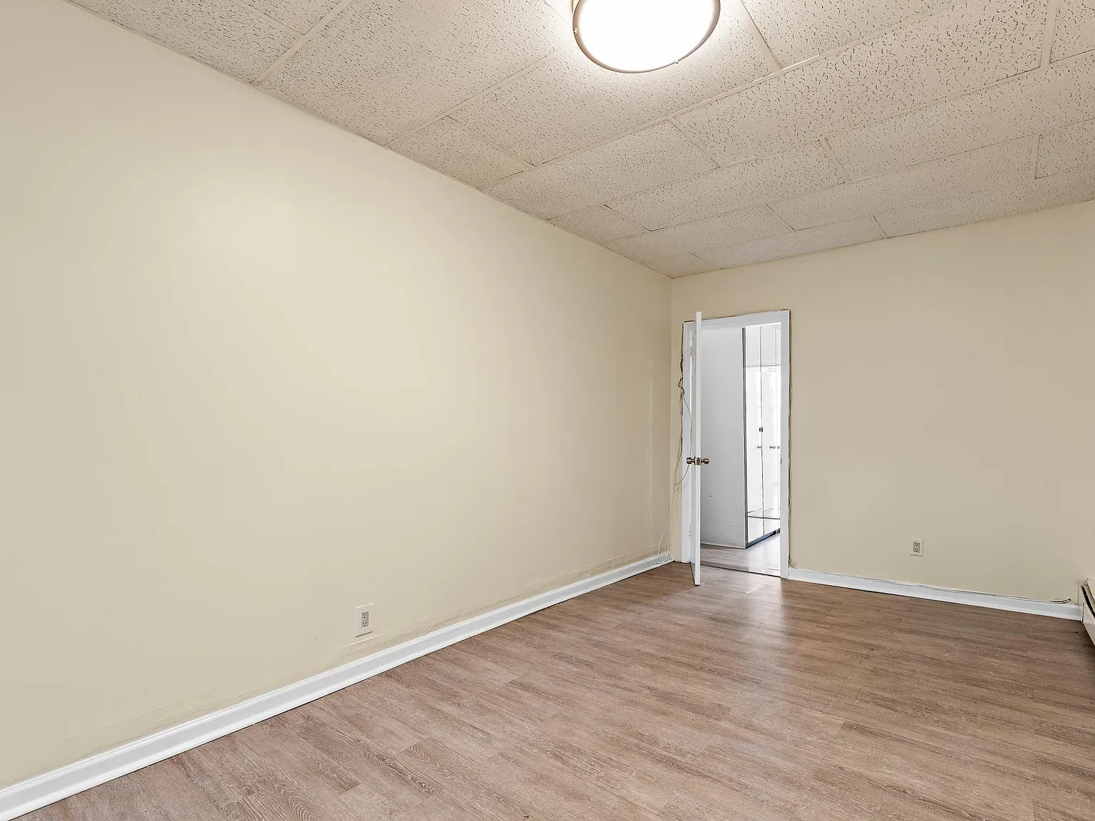 1 bed, 950 sqft, $2,100 — Photo 4