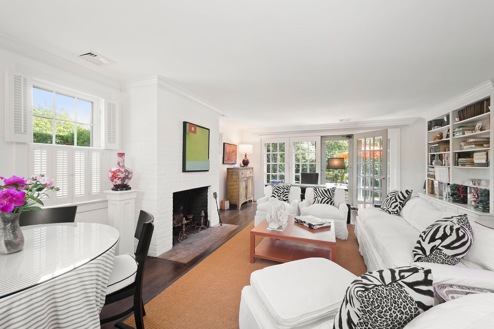  FRONT COTTAGE LIV. RM.