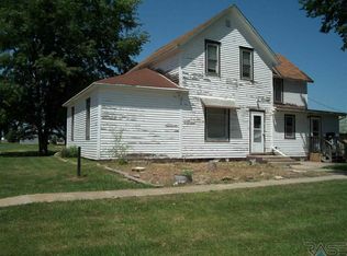 320 1st St, Chancellor, SD 57015