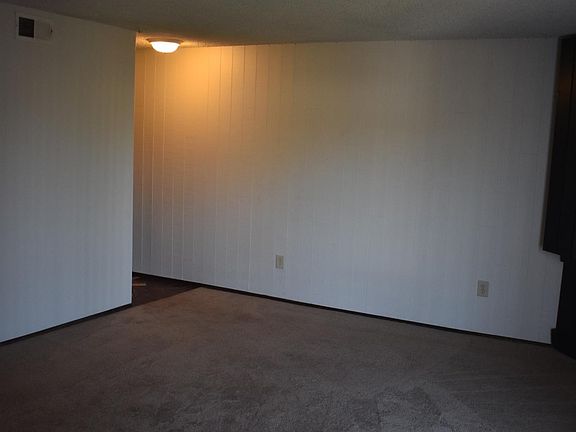 3rd image of 2347 N Marine Ave #2347