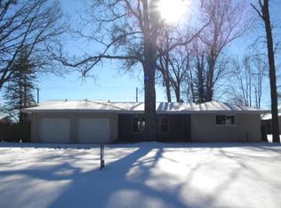 3909 Pfeiffer Ct, Midland, MI 48640