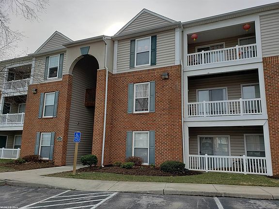 3rd image of 211 S Knollwood Dr