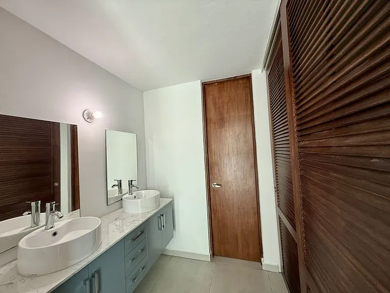 Urb Garden Court F6 Calle Francia — Photo 9