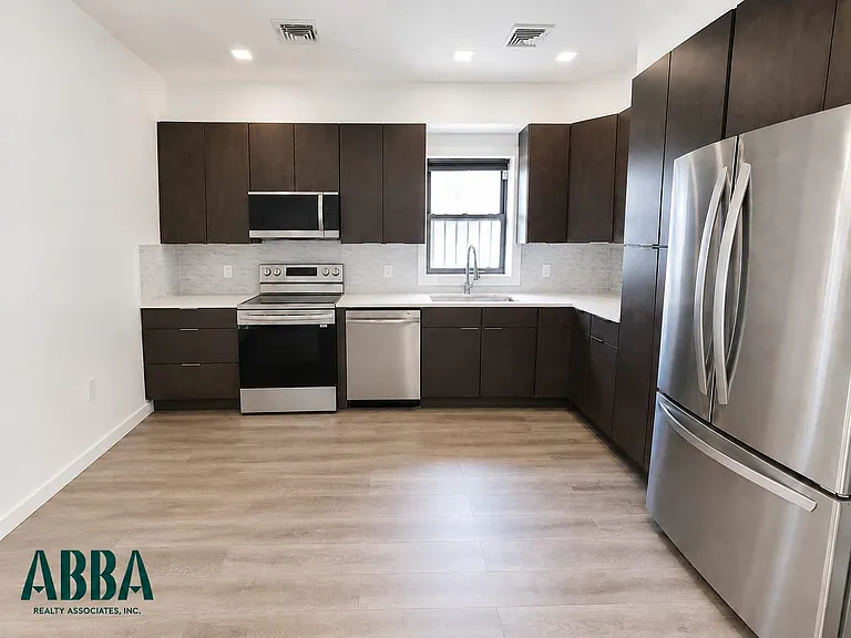 1013 Avenue K #2 — Photo 1